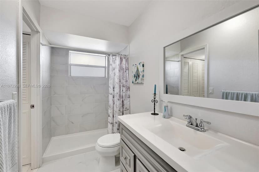 5002 NW 35th St # 306, Lauderdale Lakes FL 33319