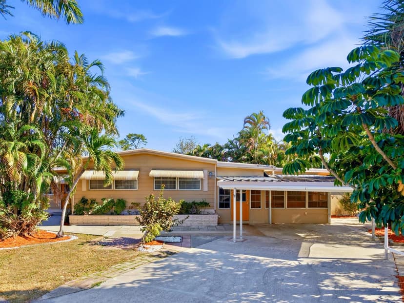 8903 Oak Street, Boynton Beach FL 33436