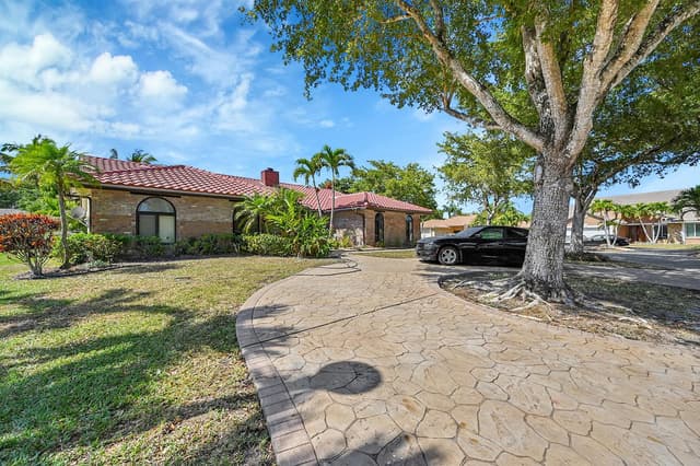5172 NW 84th Road, Coral Springs FL 33067 - Coral Springs, FL - Photo 2