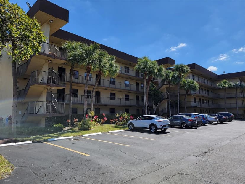 3121 NW 47th Terrace # 403, Lauderdale Lakes FL 33319