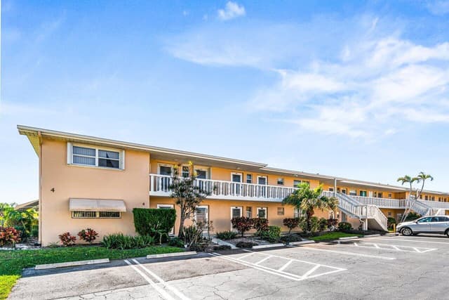 2121 NE 1st Court # 202, Boynton Beach FL 33435 - Boynton Beach, FL - Photo 2