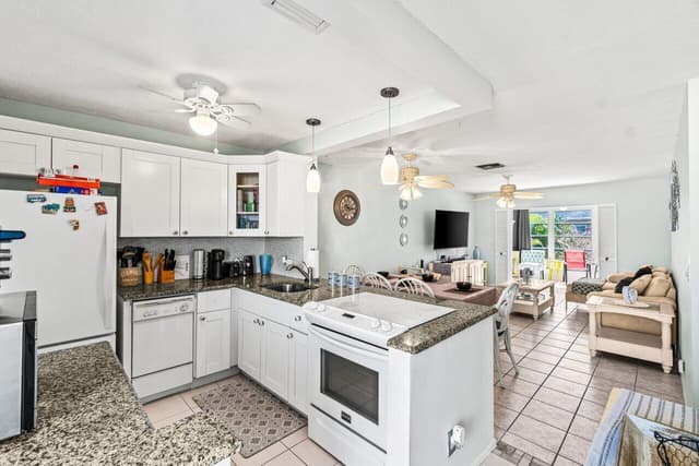2121 NE 1st Court # 202, Boynton Beach FL 33435 - Boynton Beach, FL - Photo 5