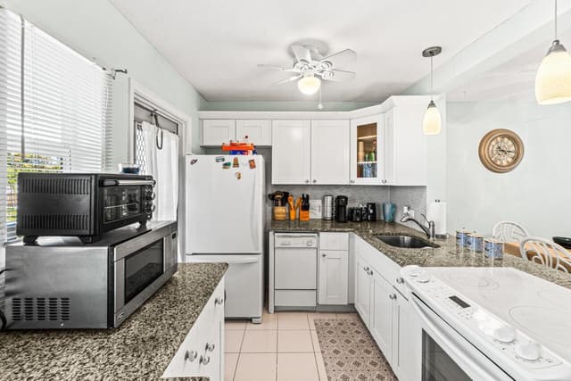 2121 NE 1st Court # 202, Boynton Beach FL 33435 - Boynton Beach, FL - Photo 4