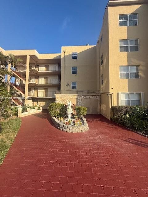 2801 Somerset Dr # 105, Lauderdale Lakes FL 33311 - Lauderdale Lakes, FL - Photo 1