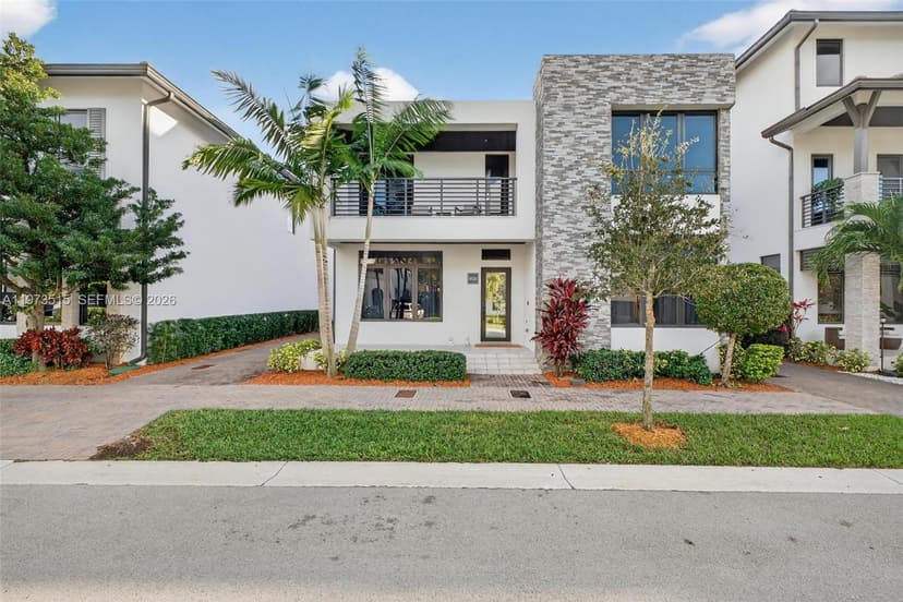 8126 NW 48th Ter, Doral FL 33166