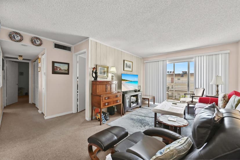 721 Lori Drive # 313, Palm Springs FL 33461