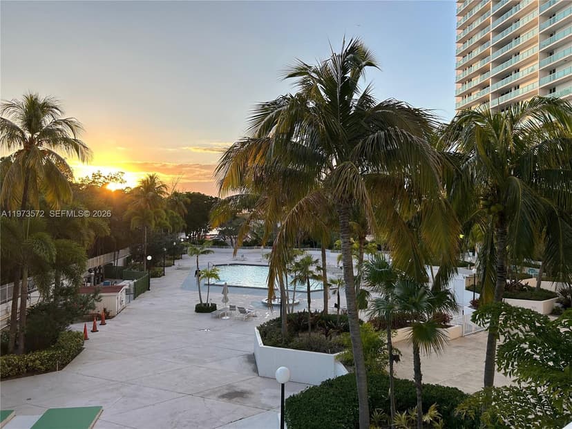 100 Bayview Dr # 217, Sunny Isles Beach FL 33160