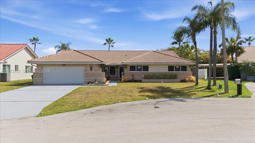 6520 Olde Moat Way, Davie FL 33331