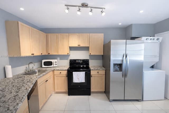 1780 NE 191st St # 2, Miami FL 33179 - Miami, FL - Photo 7