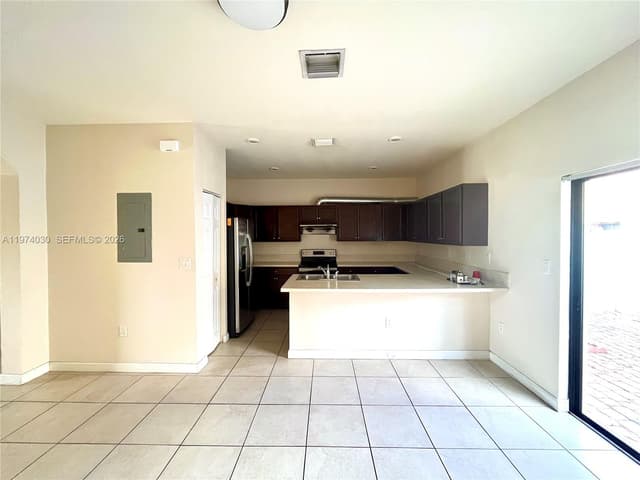 9271 W 33rd Ln, Hialeah FL 33018 - Hialeah, FL - Photo 6