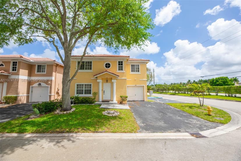 10 NW 110th Ave, Plantation FL 33324