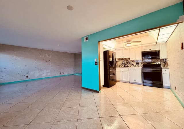 110 Wellington B, West Palm Beach FL 33417 - West Palm Beach, FL - Photo 2