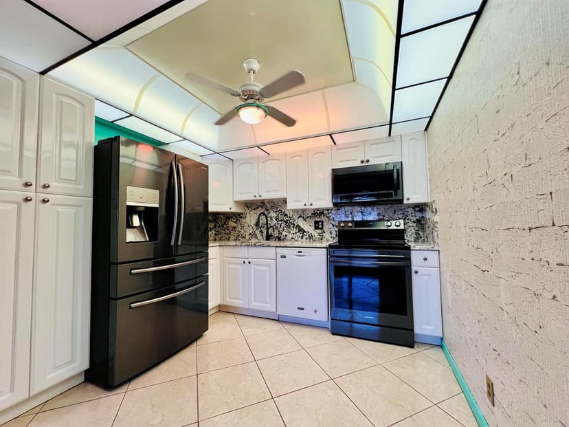 110 Wellington B, West Palm Beach FL 33417