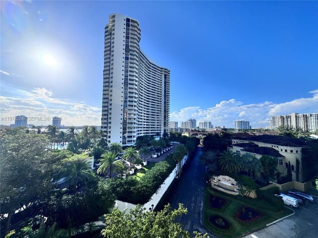 2000 Island Blvd # 606, Aventura FL 33160 - Aventura, FL - Photo 4