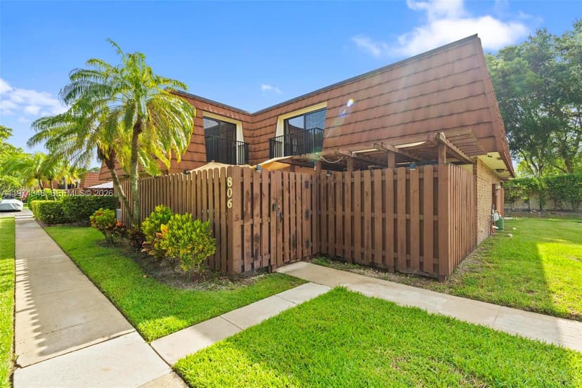 806 SW 119th Way, Davie FL 33325