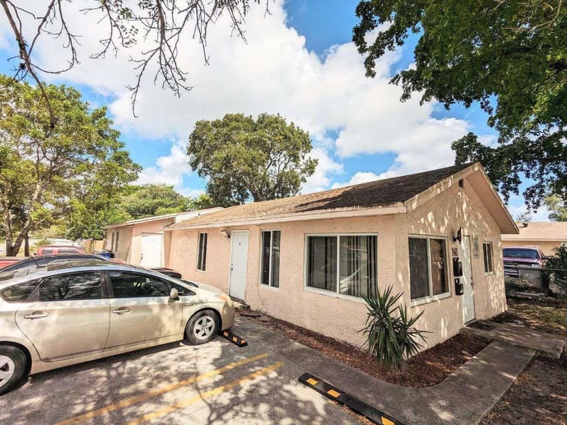 141 NW 10th Street, Pompano Beach FL 33060