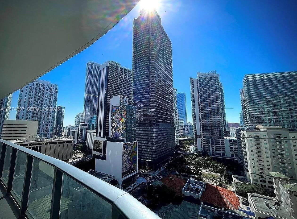 45 SW 9th St # 1206, Miami FL 33130
