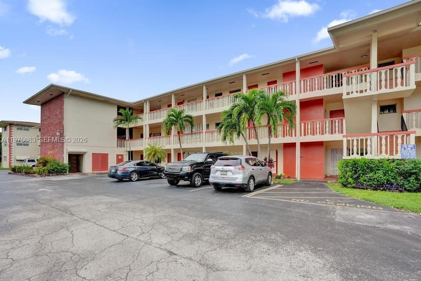4731 NW 10th Ct # 314, Plantation FL 33313