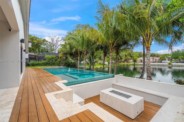 14412 Rosewood Rd, Miami Lakes FL 33014 - Miami Lakes, FL - Photo 6