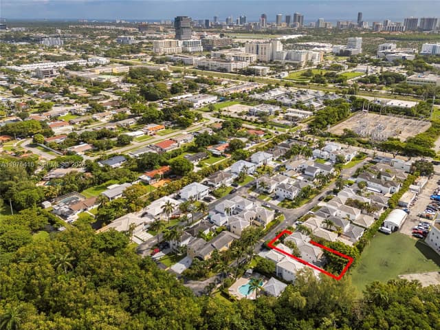2518 NE 206th Ter, Miami FL 33180 - Miami, FL - Photo 2