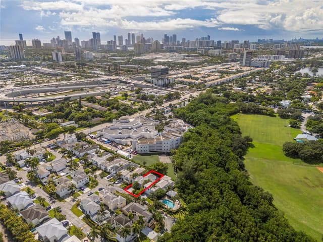 2518 NE 206th Ter, Miami FL 33180 - Miami, FL - Photo 3