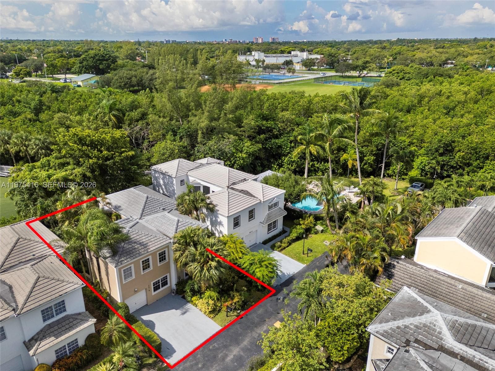 2518 NE 206th Ter, Miami FL 33180 - Miami, FL - Photo 1