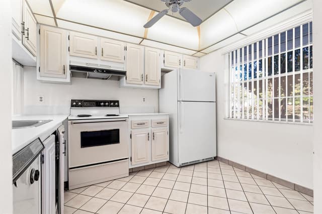 4602 Martinique Way # E1, Coconut Creek FL 33066 - Coconut Creek, FL - Photo 2