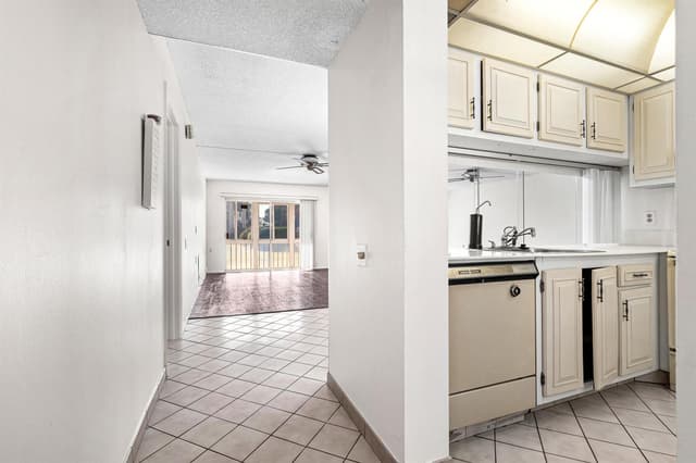 4602 Martinique Way # E1, Coconut Creek FL 33066 - Coconut Creek, FL - Photo 3