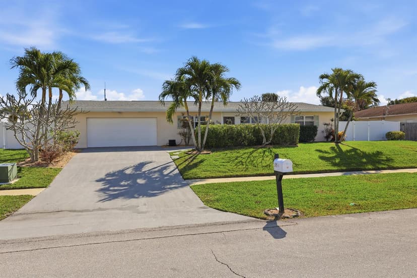 305 Circle E, Jupiter FL 33458