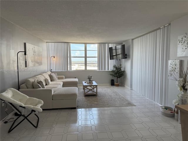 18011 Biscayne Blvd # 805, Aventura FL 33160 - Aventura, FL - Photo 4