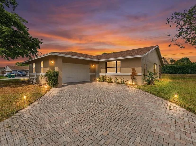 7520 NW 88th Terrace, Tamarac FL 33321