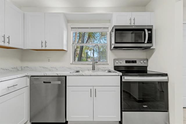 437 SW Natura Avenue # F, Deerfield Beach FL 33441 - Deerfield Beach, FL - Photo 2