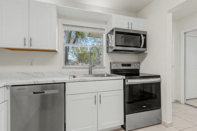 437 SW Natura Avenue # F, Deerfield Beach FL 33441 - Deerfield Beach, FL - Photo 3