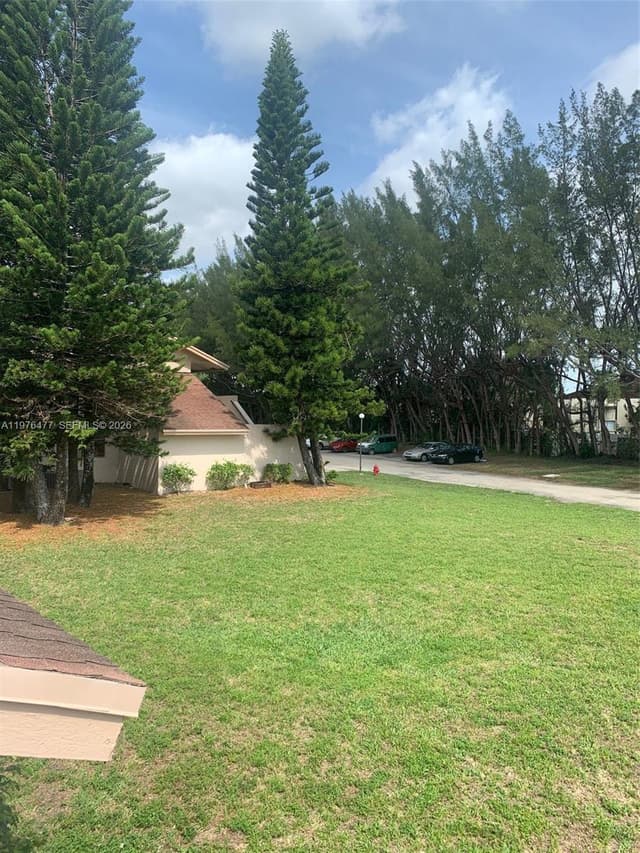 300 Nottingham Cir # J, Green Acres FL 33463 - Green Acres, FL - Photo 2