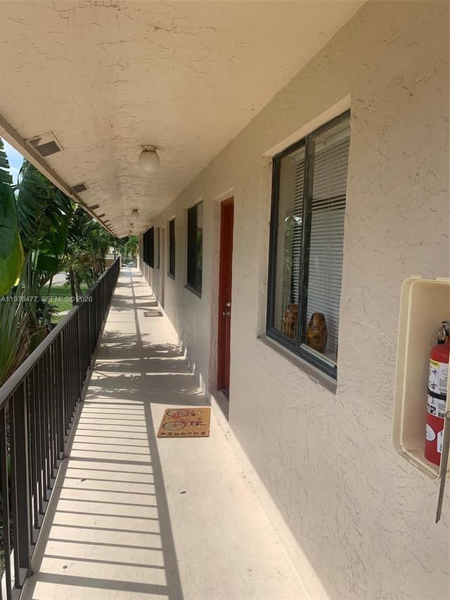 300 Nottingham Cir # J, Green Acres FL 33463 - Green Acres, FL - Photo 3