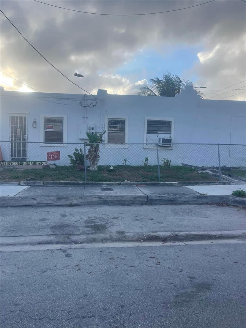 664 NW 77th St, Miami FL 33150