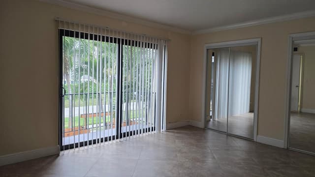 257 Lake Arbor Drive, Palm Springs FL 33461 - Palm Springs, FL - Photo 7