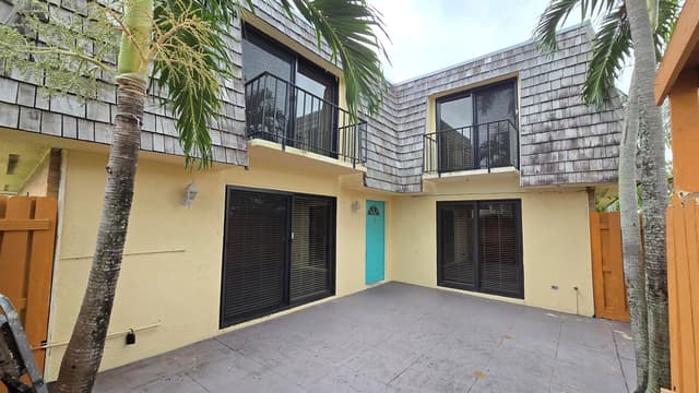 257 Lake Arbor Drive, Palm Springs FL 33461 - Palm Springs, FL - Photo 3