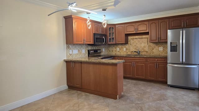 257 Lake Arbor Drive, Palm Springs FL 33461 - Palm Springs, FL - Photo 5