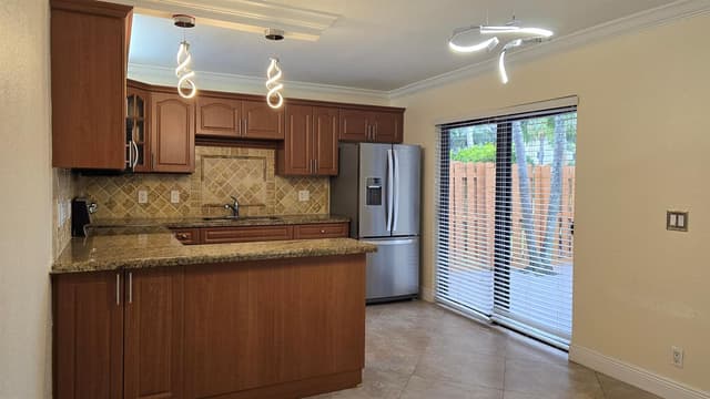 257 Lake Arbor Drive, Palm Springs FL 33461 - Palm Springs, FL - Photo 4