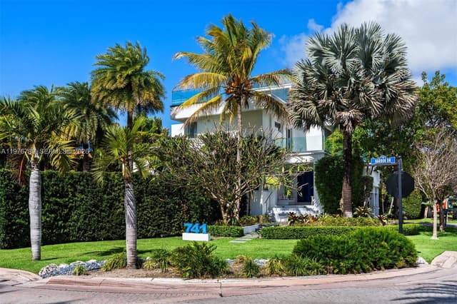 741 Harbor Dr, Key Biscayne FL 33149 - Key Biscayne, FL - Photo 3