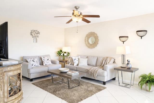 33 Preston A, Boca Raton FL 33434 - Boca Raton, FL - Photo 2