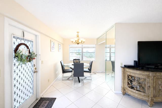 33 Preston A, Boca Raton FL 33434 - Boca Raton, FL - Photo 3