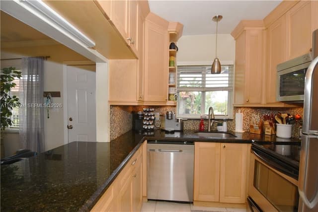 3050 NE 5th Ter # 8, Wilton Manors FL 33334 - Wilton Manors, FL - Photo 7