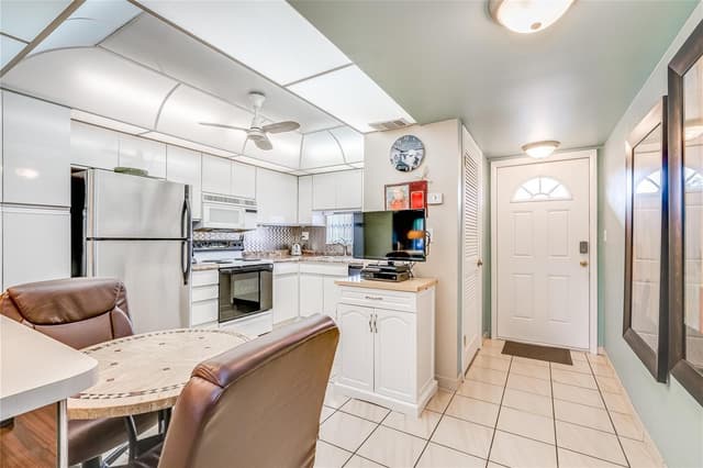 700 S Hollybrook Drive # 304, Pembroke Pines FL 33025 - Pembroke Pines, FL - Photo 2