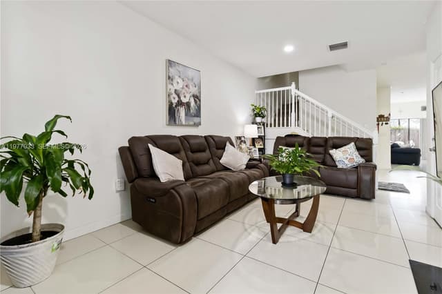 10268 NW 88th Ter, Doral FL 33178 - Doral, FL - Photo 6