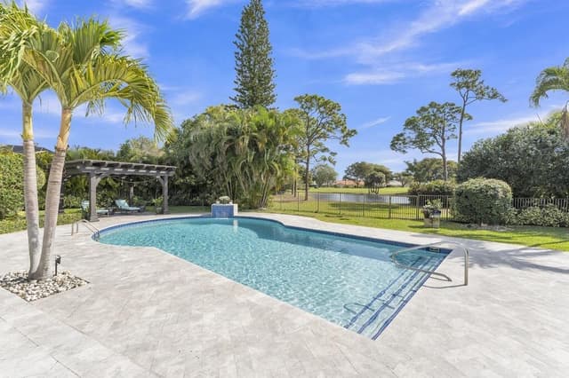 355 Oakview Drive, Delray Beach FL 33445 - Delray Beach, FL - Photo 2