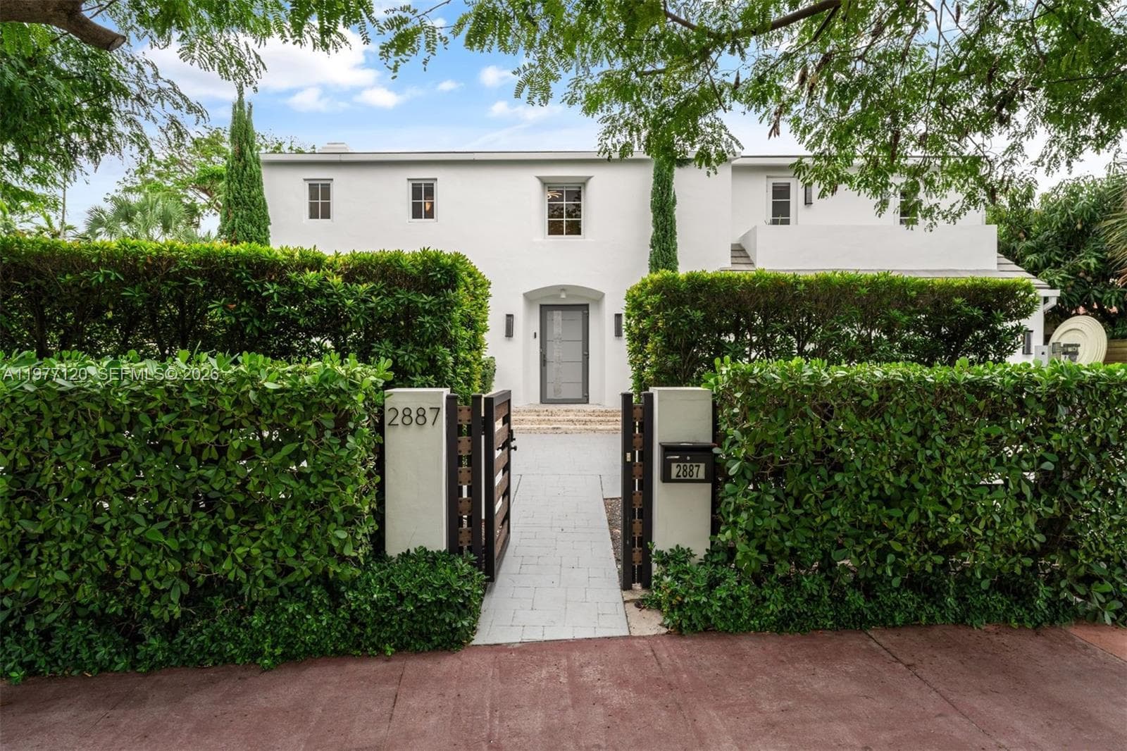 2887 Pine Tree Dr, Miami Beach FL 33140 - Miami Beach, FL - Photo 1