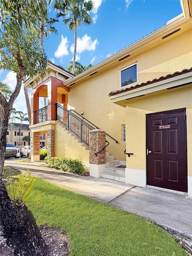 945 NE 34th Ave # 204, Homestead FL 33033 - Homestead, FL - Photo 2
