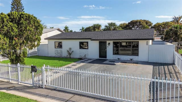 1318 13th St, West Palm Beach FL 33401 - West Palm Beach, FL - Photo 2